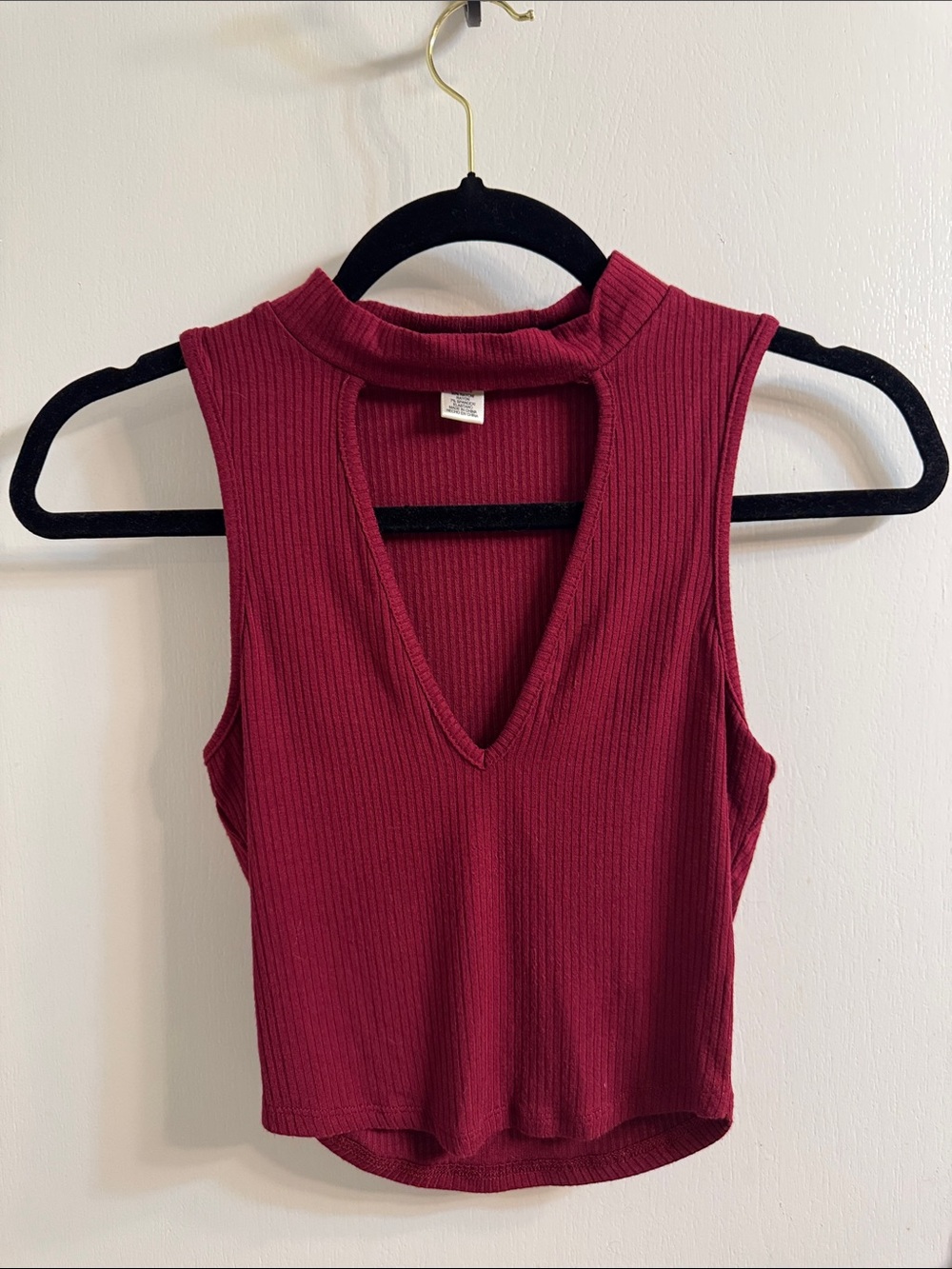 Sleeveless Ribbed V-Neck Crop Top - Burgundy
